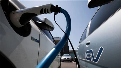 2023-ban az Egyesült Államokban az elektromos járművek összesített értékesíté...