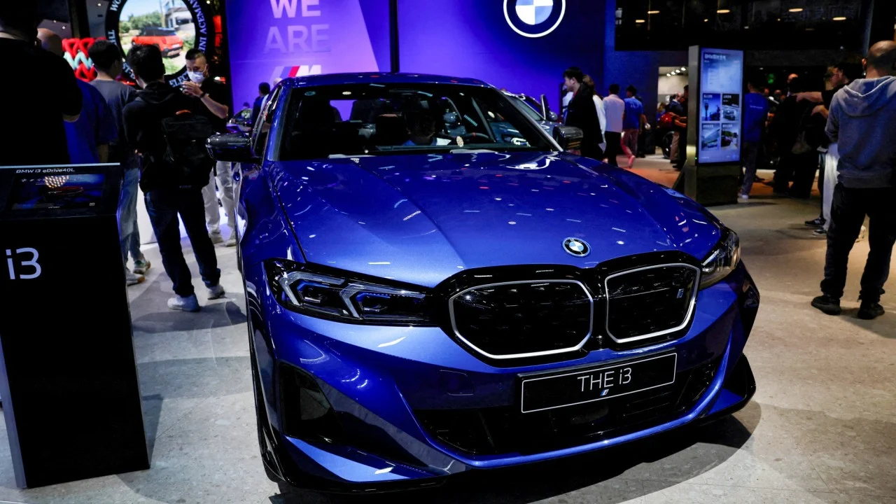 A BMW eladásai 42%-kal zuhantak augusztusban, valamivel több mint 30,000 elad...