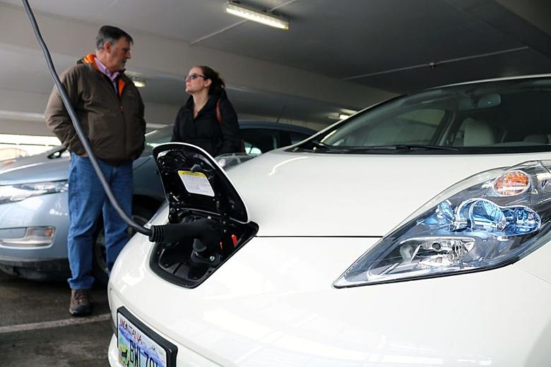 Franciaország egy uniós szintű elektromos járművek támogatási politikáját kív...