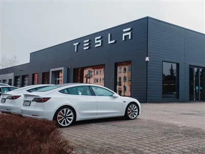 A Tesla 4%-kal megemeli a német Gigafactory alkalmazottak fizetését