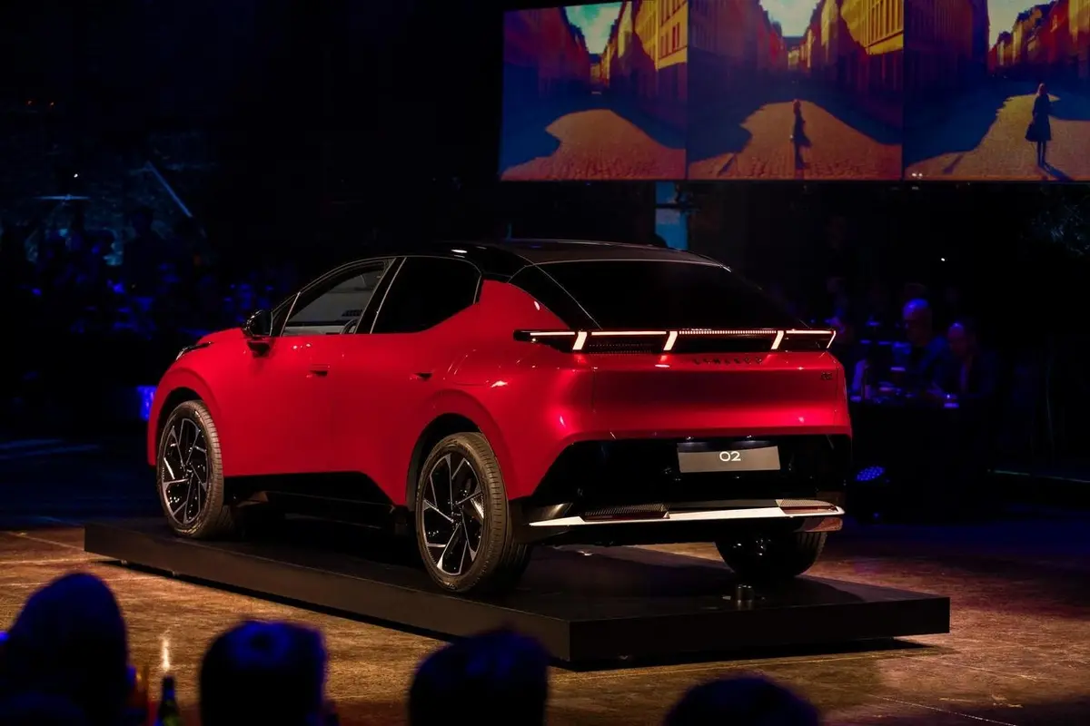 A Lynk & Co Z20 belföldi ára csak a fele a tengerentúli árának, keret nélküli...