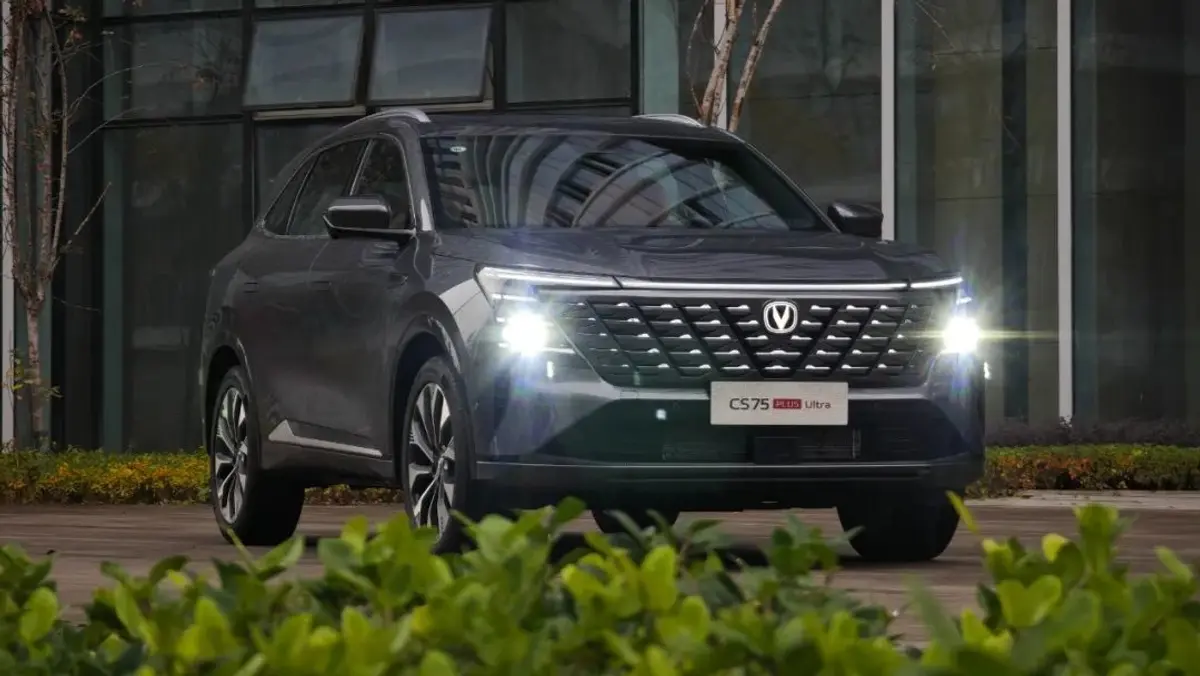 Megérkezett a negyedik generációs Changan CS75PLUS Ultra! Erősebb motor